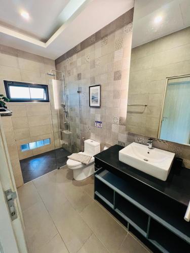 a bathroom with a sink and a toilet and a shower at Duangtham luxury Pool Villa in Ban Khlong Haeng