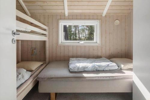 a bedroom with two bunk beds and a window at M397-Vaeggerlose-Stolt-Henriksvej-111 in Bøtø By