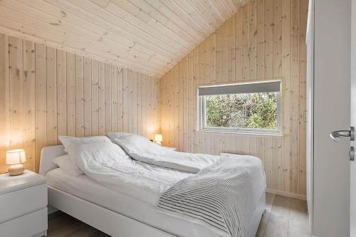 a bedroom with a white bed with a window at 1572-Melby-Kildegardsvej-10 in Melby