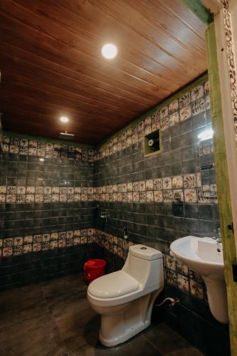 a bathroom with a toilet and a sink at Marari Jackson Beach Homestay in Mararikulam