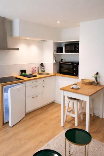 BLUE Studio cosy et calme proche du centre avec TV et Wifi photo 3