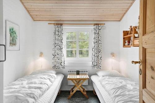 two beds in a room with a window at 10831-Ulfborg-Graemvej-57 in Ulfborg