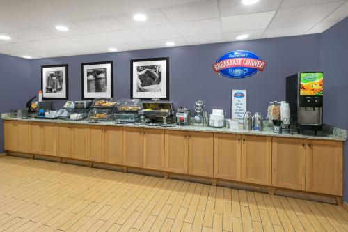 a counter in a restaurant with a counter top at Baymont by Wyndham Oklahoma City/Quail Springs in Oklahoma City