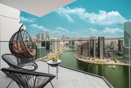 Peninsula Three Burj Khalifa & Canal Views