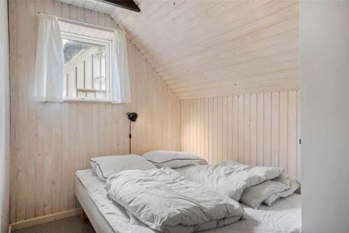 a bedroom with two beds in a room with a window at 20220-Ulfborg-Sundhuse-13 in Ulfborg