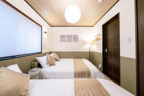 OSAKA USJ 10 mins, Free Netflix, Free carpark, 3 rooms ,8 beds,3 toilet ,2 bathroom