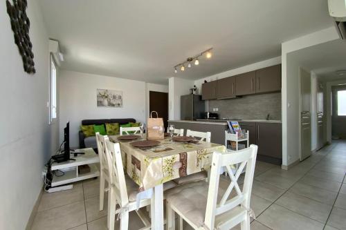 La Roselière Two-bedroom apartment with terrace and garage
