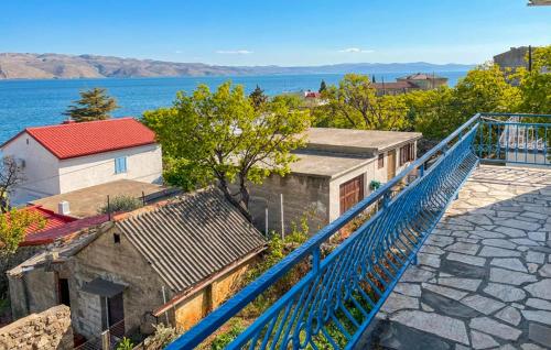 Beautiful Apartment In Karlobag With Wifi