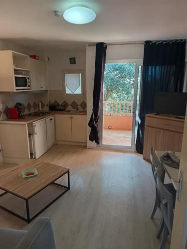 Cuina o zona de cuina de Charmant studio tout équipé