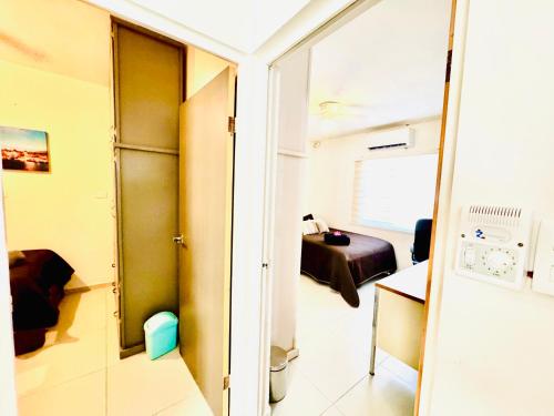 a room with a bedroom with a bed and a window at Departamento 2 Habitaciones Cas Consulado Centenario in Hermosillo