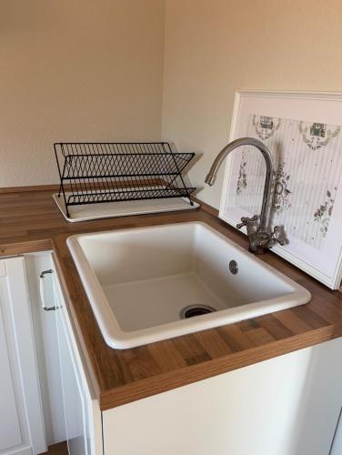 a kitchen counter with a sink in a kitchen at Heimelige Wohnung Bei der Stoffschmiede in Schutterwald
