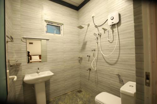 a bathroom with a shower and a toilet and a sink at Visbury Villa in Gangaboda