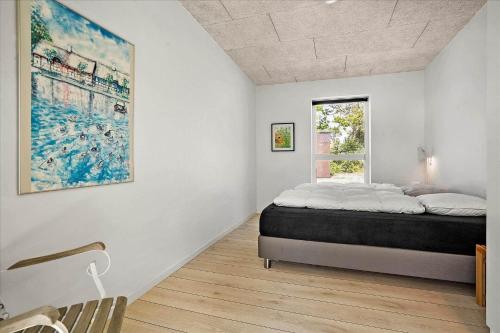 a bedroom with a bed and a window at 20503-Samso-Strandkrogen-37 in Sælvig