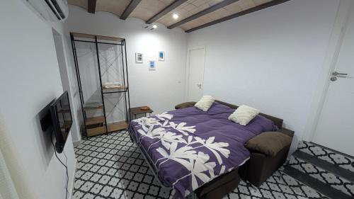 a bedroom with a bed and a tv in it at Estudio en Blanes in Blanes