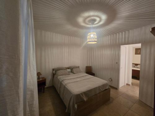 a bedroom with a bed and a ceiling at villa gambotti in Morta