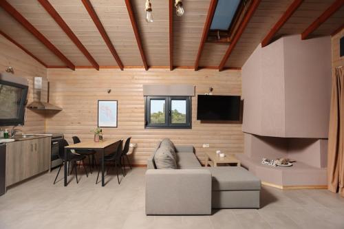 Hilltop Chalet 5