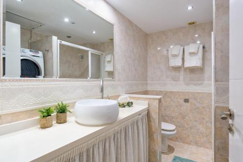Kosta Homes - PYR Beach and Pool