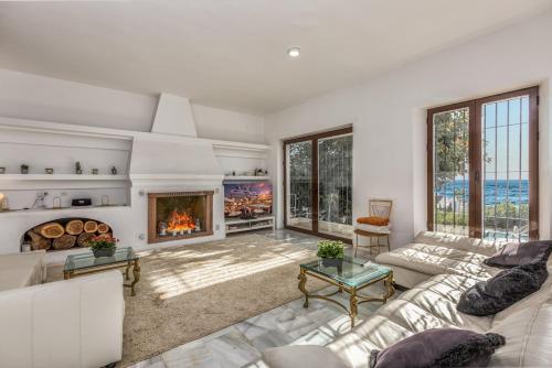 Beachside Villa by Playa de La Duquesa, Manilva, Costa del Sol
