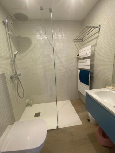 Joli F3 , 4 pers, villa Mahana , plein pied sur jardin , domaine privé criques et plages à pied