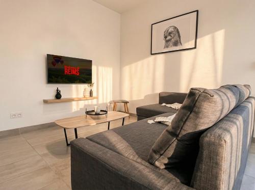 Comfortable, cozy, spacious, close to cathedral