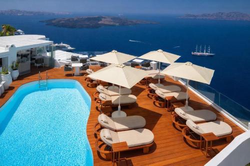 Sun Rocks Boutique Hotel - Caldera View Suites & Sunset Dining Experience