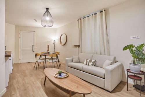Apartment Parc des Expositions by Studio prestige