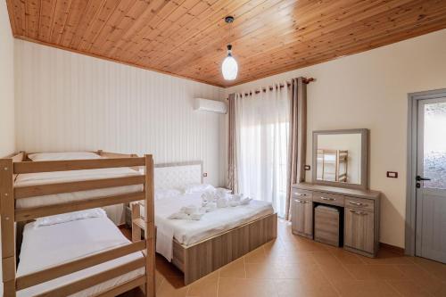 Llit o llits en una habitació de Briel Hotel
