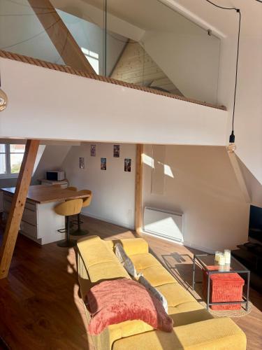 a living room with a couch and a table at Le Nid de Schatzi in Haguenau