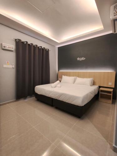 a bedroom with a bed with a black wall at Rimba Inn in Kijal
