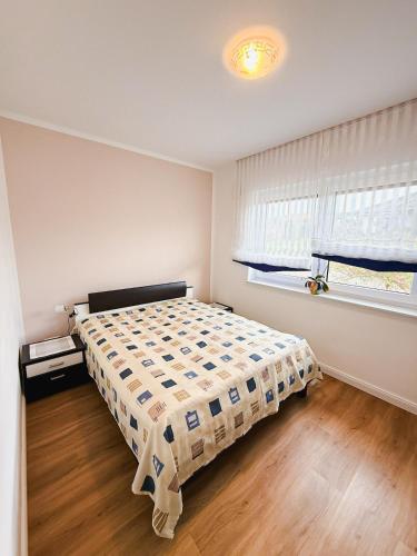 a bedroom with a large bed in a room at Ferienwohnung RuheOase in Steinheim