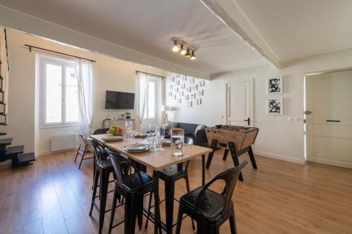 RARE ! Stylish duplex in the heart of downtown Cannes