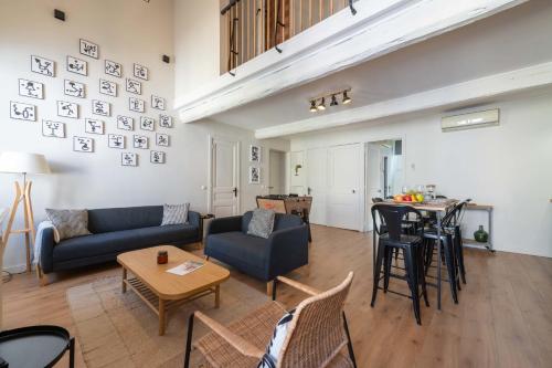 RARE ! Stylish duplex in the heart of downtown Cannes