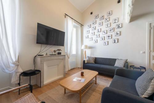 RARE ! Stylish duplex in the heart of downtown Cannes