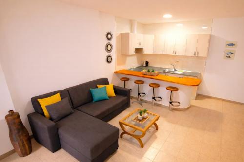 Apartment on the front line from the ocean