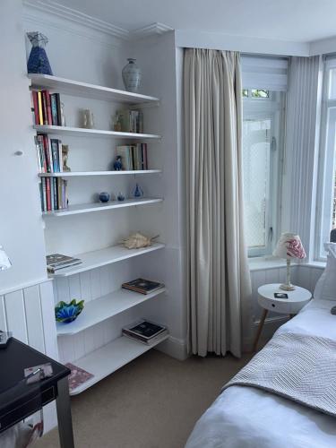 Spacious comfortable flat with free parking in East Finchley, Muswell Hill & close to Alexandra Palace photo 24
