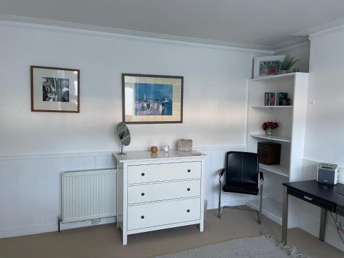 Spacious comfortable flat with free parking in East Finchley, Muswell Hill & close to Alexandra Palace photo 23