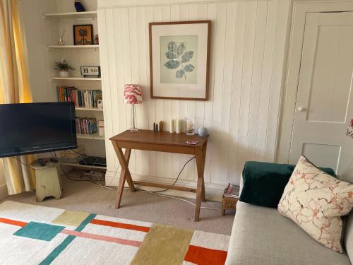 Spacious comfortable flat with free parking in East Finchley, Muswell Hill & close to Alexandra Palace photo 16