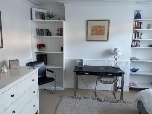 Spacious comfortable flat with free parking in East Finchley, Muswell Hill & close to Alexandra Palace photo 22
