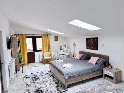 a bedroom with a large bed in a room at Casa Cernica in Cernica