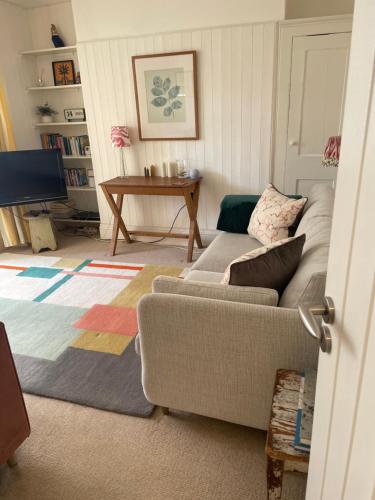 Spacious comfortable flat with free parking in East Finchley, Muswell Hill & close to Alexandra Palace photo 3