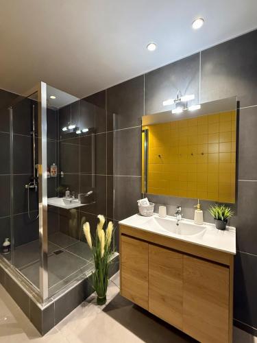 Spacious Apartment - Heart of Athens