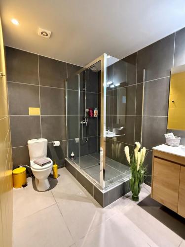 Spacious Apartment - Heart of Athens