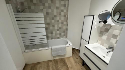 a bathroom with a sink and a mirror at Family in Calais