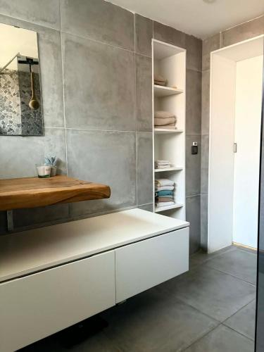 a kitchen with a white counter and a wall at MiMa Vakantiewoning bij Tomorrowland in Boom