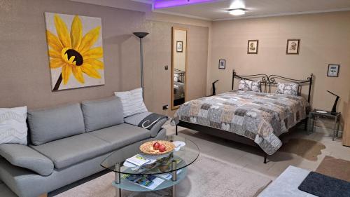 a living room with a couch and a bed at Apartment Curly in Scheyern