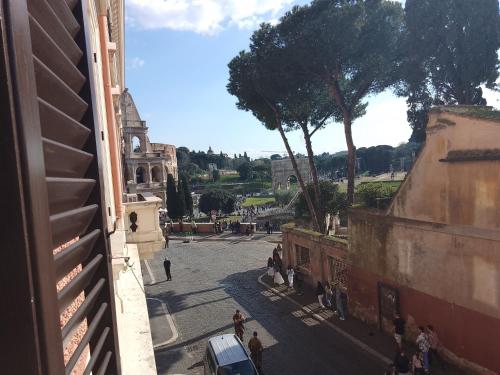 Vista Colosseo con 3 camere, 3 bagni a 100m dalla metro Colosseo