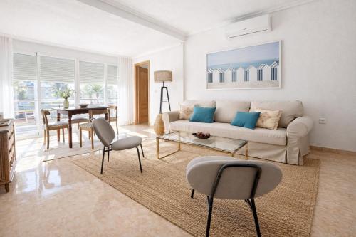 Apartment near Levante Beach with Pool & Parking