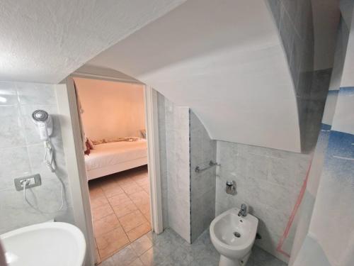 a bathroom with a toilet and a shower and a sink at La Chicca di Fiore - Guest House in Gallipoli