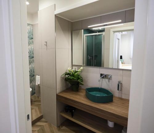 Foto Mediterraneo Luxury Apartment a via Toledo, Super Centrale 6
