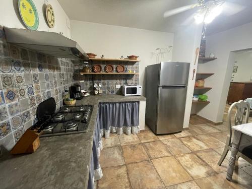 a kitchen with a stove and a refrigerator at Finca El Fraile in Monterrey